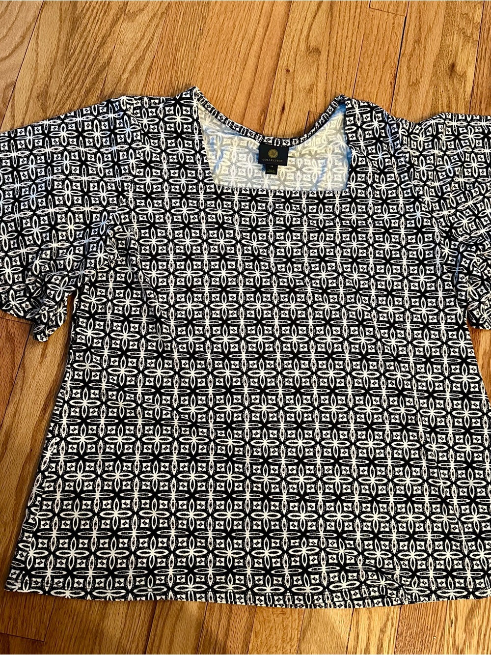 JM Collection Black & White Geometric Top